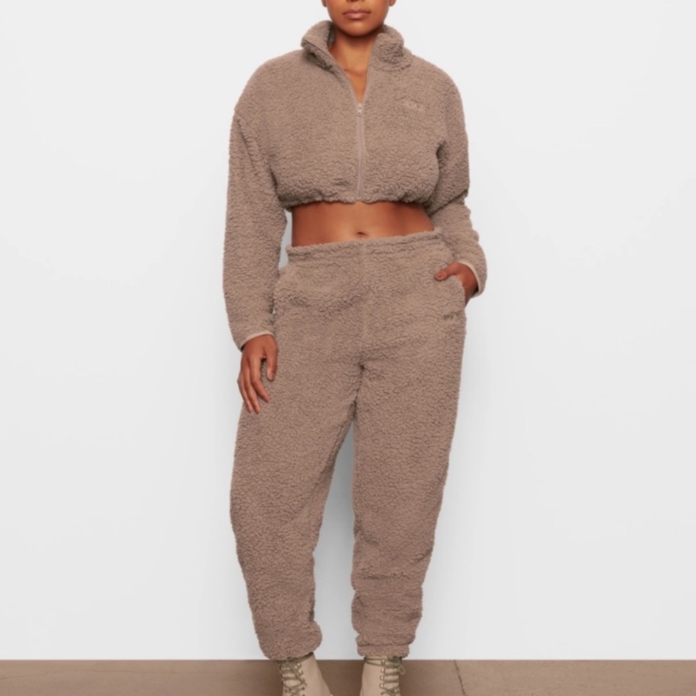 Brand new! SKIMS TEDDY ZIP UP CROP JACKET | DESERT